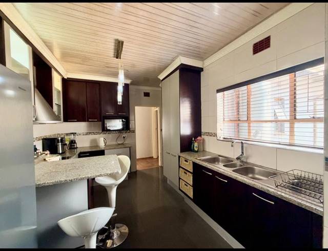 3 BEDROOM HOUSE FOR SALE IN VANDERBIJLPARK CE 3